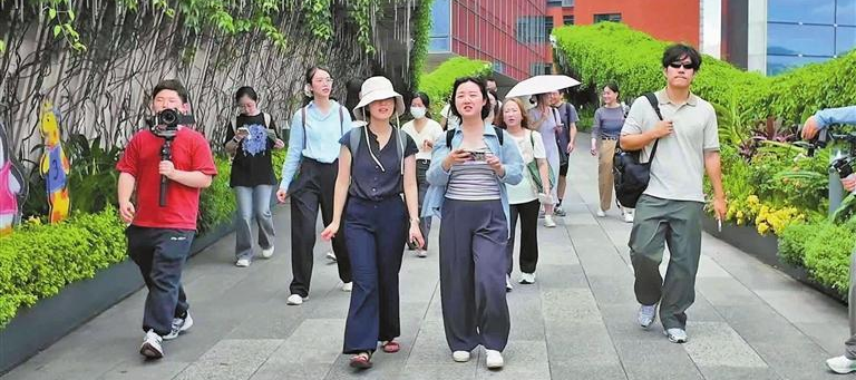 한국 언론인들, 선전의 역동적인 발전상을 직접 체감하다